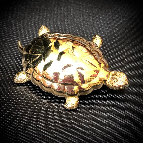 Vintage Monet Gold Plated Turtle Brooch. - Picture 3 of 10